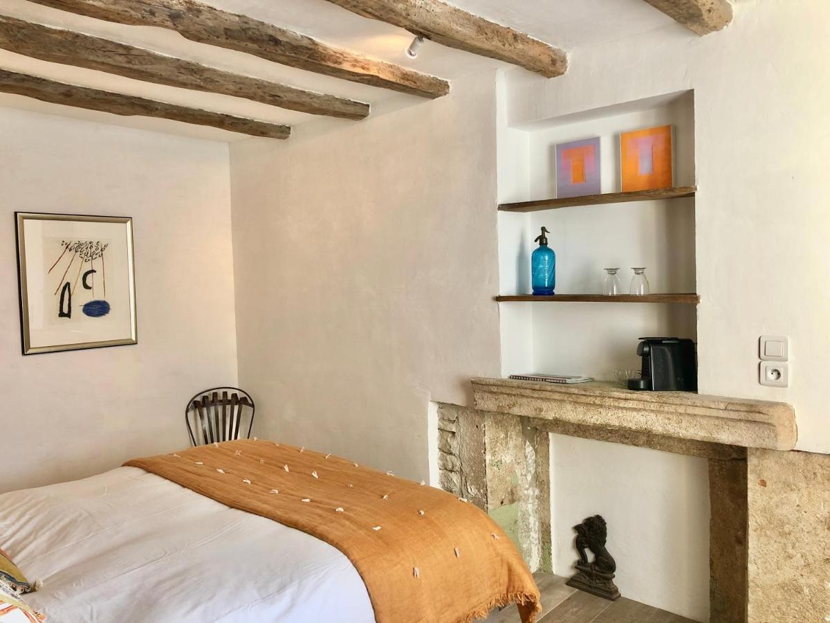 Bed and Breakfast La Cour Des Delices Gigny  Exterior foto