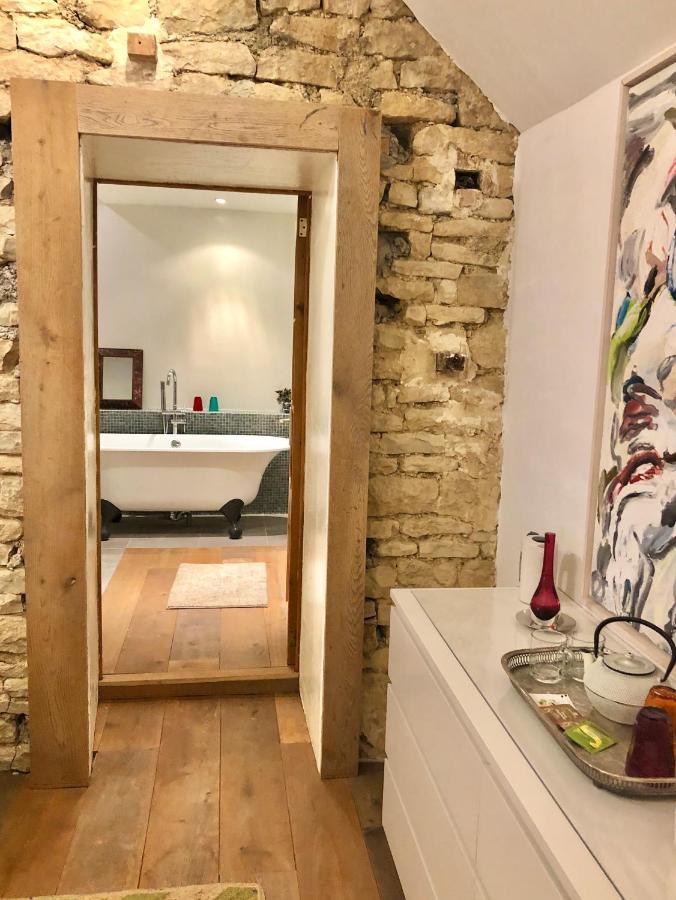 Bed and Breakfast La Cour Des Delices Gigny  Exterior foto