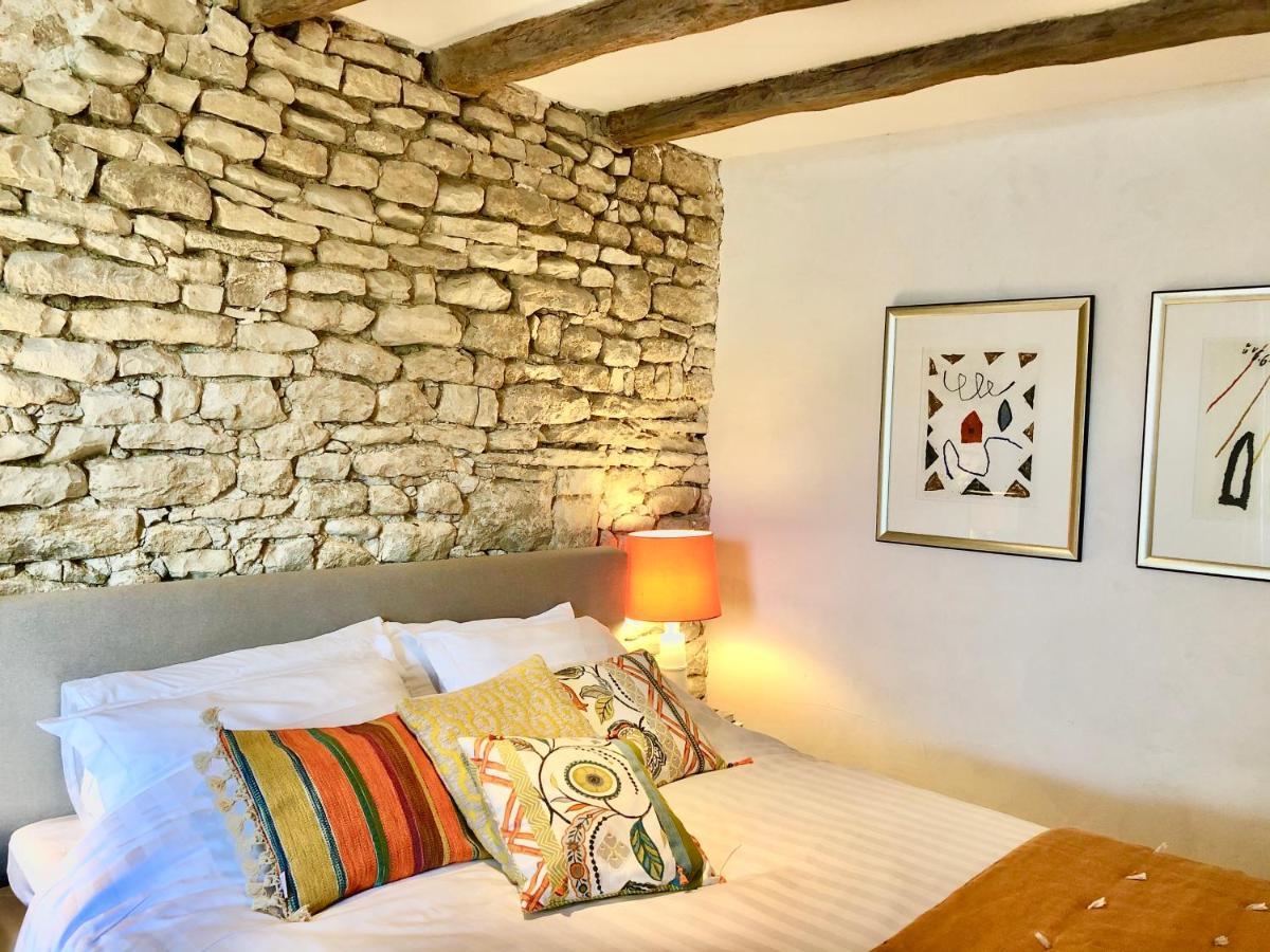 Bed and Breakfast La Cour Des Delices Gigny  Exterior foto