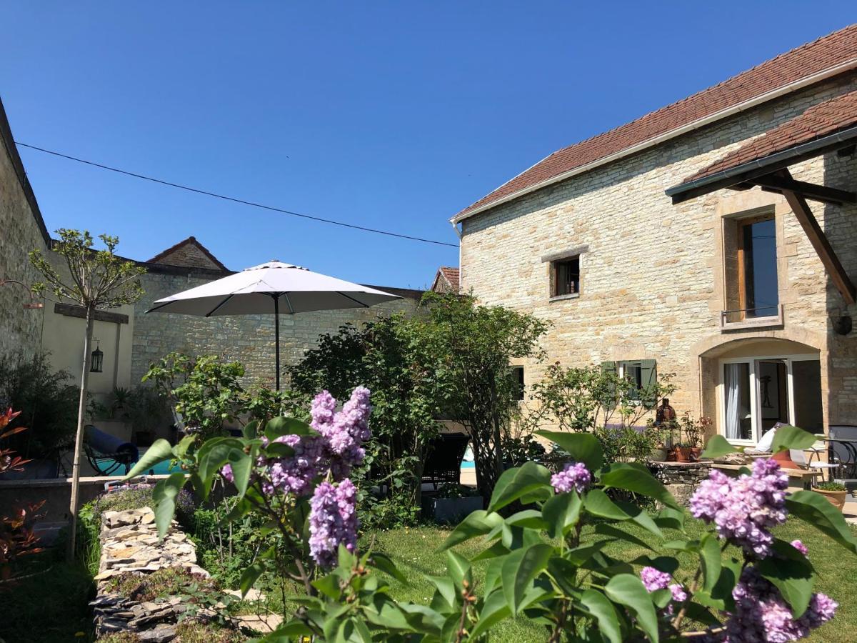 Bed and Breakfast La Cour Des Delices Gigny  Exterior foto