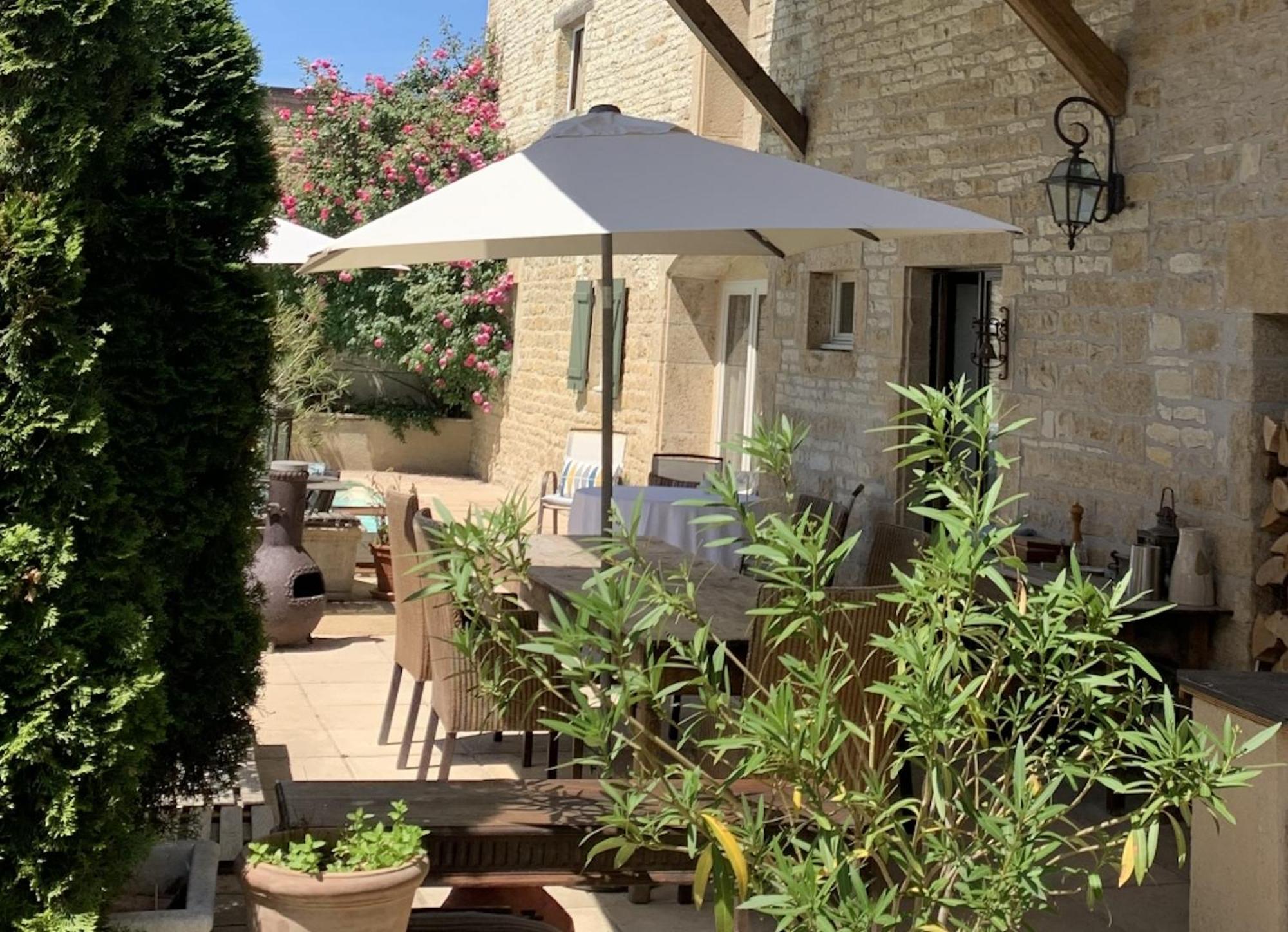 Bed and Breakfast La Cour Des Delices Gigny  Exterior foto